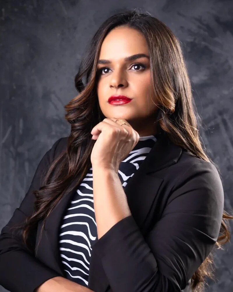 Retrato da Dra. Eliege Mattos, advogada previdenciária em Salvador
